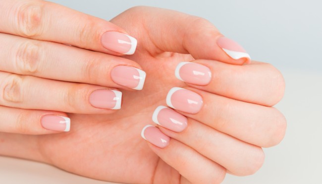 [final] Transparenter Nagellack im Öko-Test Illu